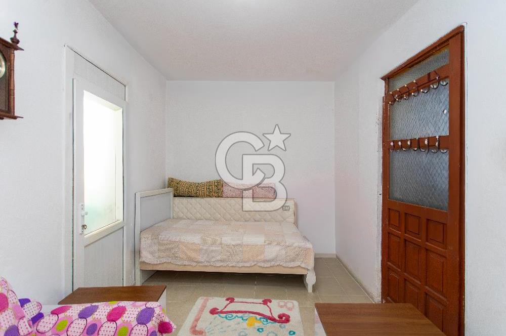 Foça Atatürk Mah. Satılık 2+1 Bahçe Katı Daire