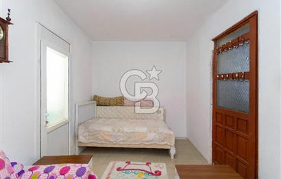 Foça Atatürk Mah. Satılık 2+1 Bahçe Katı Daire