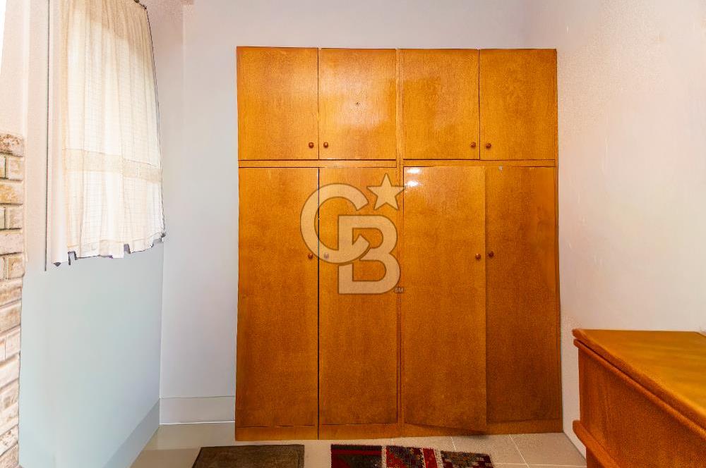 Foça Atatürk Mah. Satılık 2+1 Bahçe Katı Daire