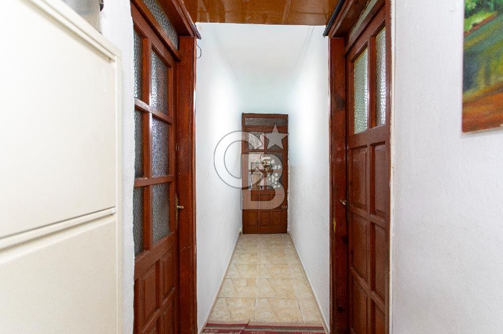 Foça Atatürk Mah. Satılık 2+1 Bahçe Katı Daire