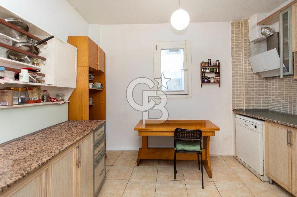 Foça Atatürk Mah. Satılık 2+1 Bahçe Katı Daire