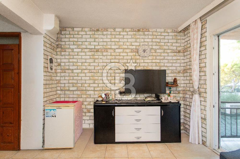 Foça Atatürk Mah. Satılık 2+1 Bahçe Katı Daire