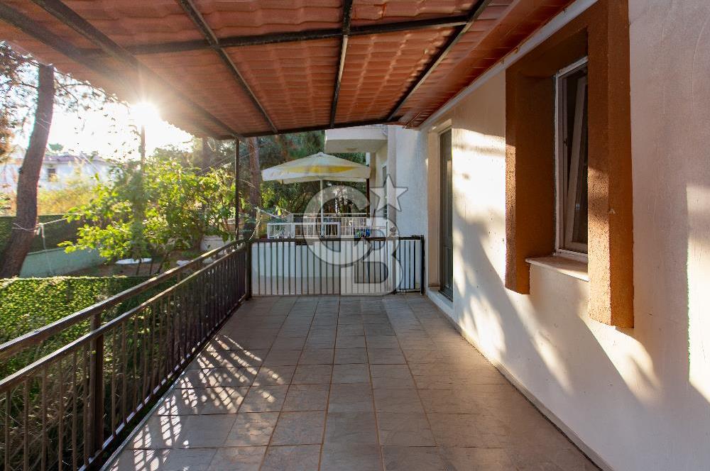 Foça Atatürk Mah. Satılık 2+1 Bahçe Katı Daire