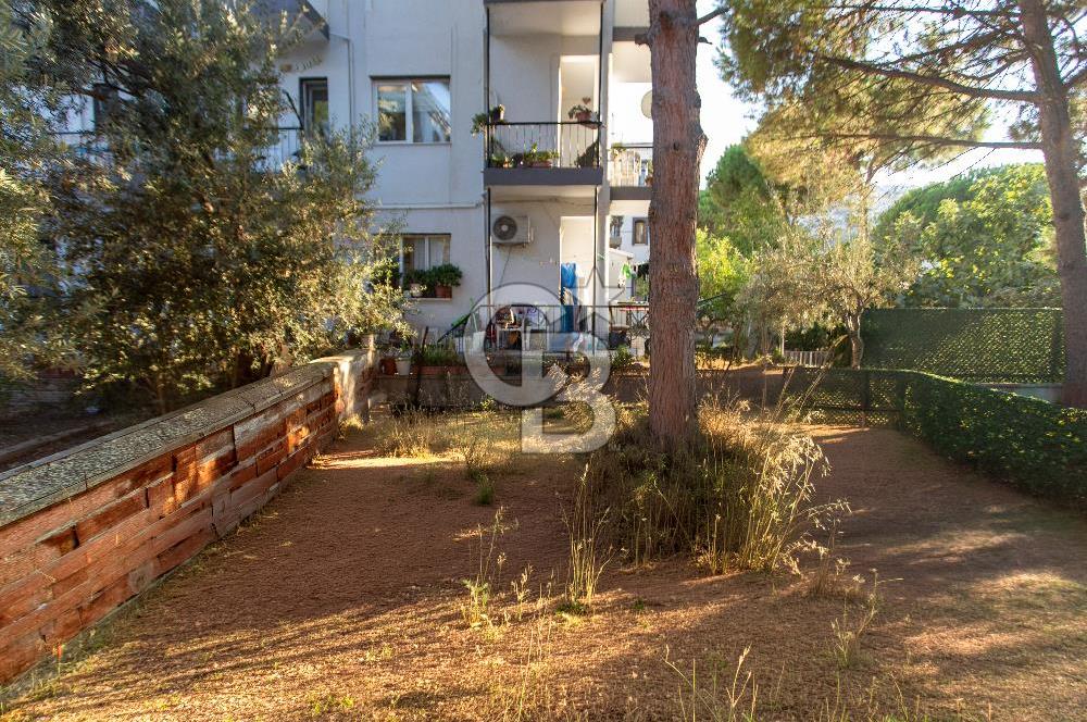 Foça Atatürk Mah. Satılık 2+1 Bahçe Katı Daire