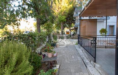 Foça Atatürk Mah. Satılık 2+1 Bahçe Katı Daire