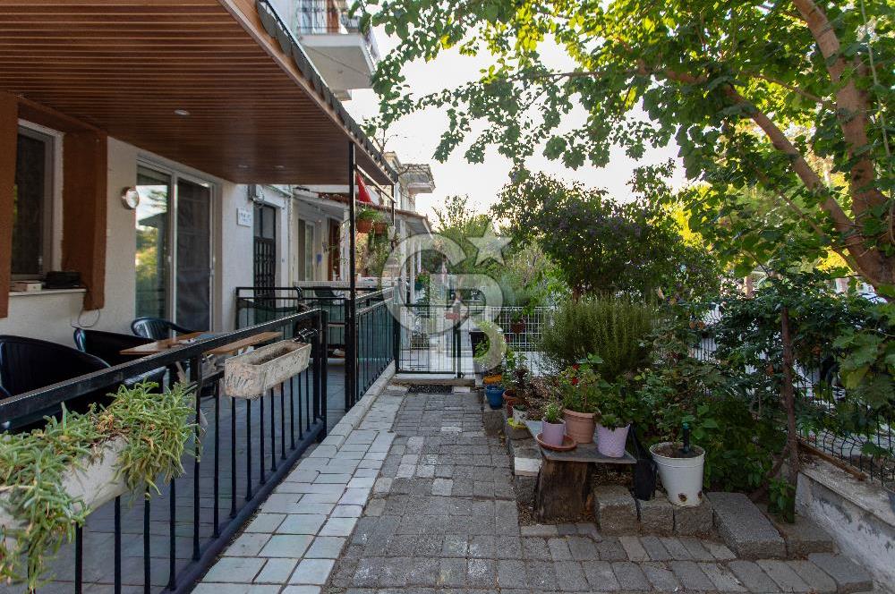 Foça Atatürk Mah. Satılık 2+1 Bahçe Katı Daire