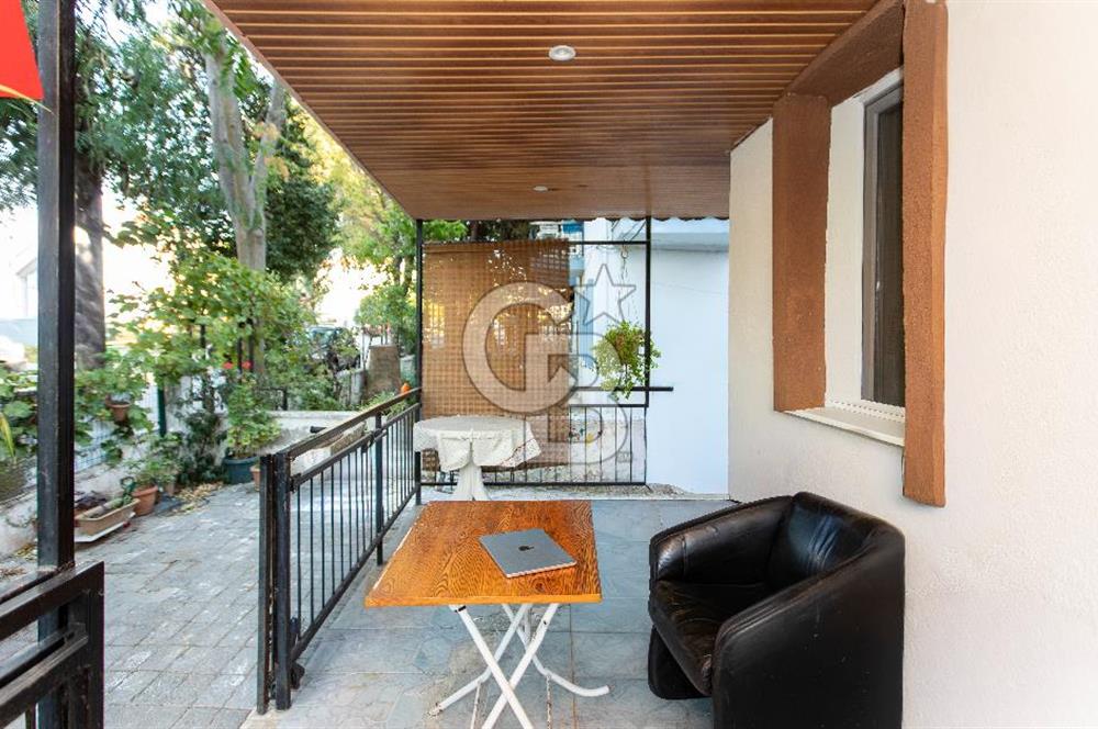 Foça Atatürk Mah. Satılık 2+1 Bahçe Katı Daire