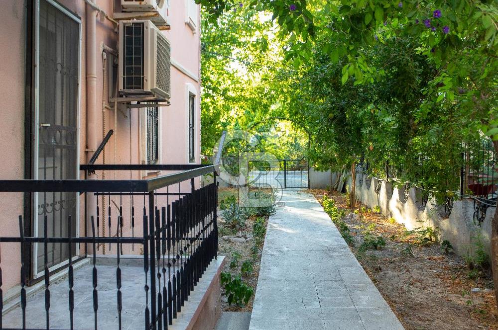 Foça Atatürk Mah. Satılık 2+1 Bahçe Katı Kapalı Mutfaklı Daire