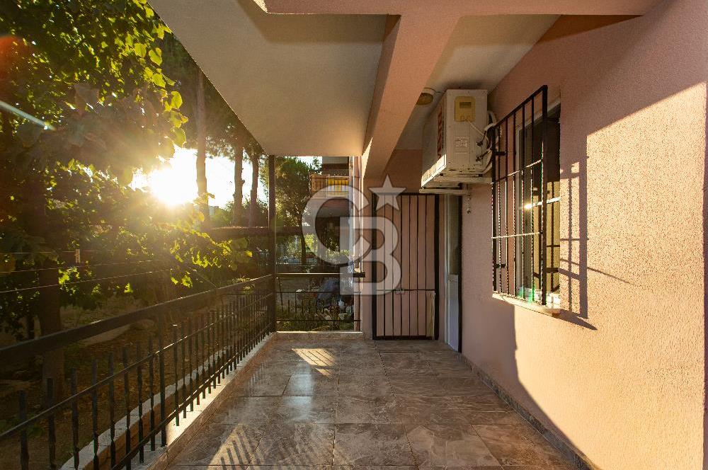 Foça Atatürk Mah. Satılık 2+1 Bahçe Katı Kapalı Mutfaklı Daire