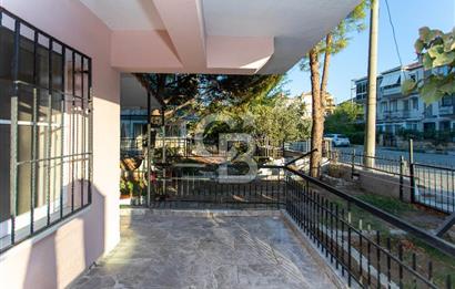 Foça Atatürk Mah. Satılık 2+1 Bahçe Katı Kapalı Mutfaklı Daire