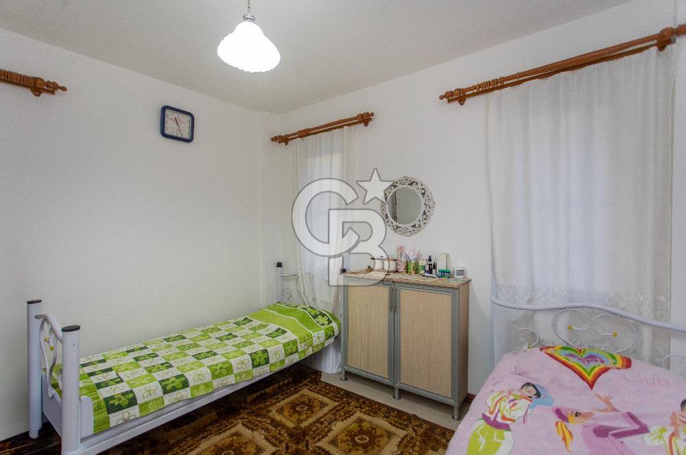 Foça Atatürk Mah. Satılık 2+1 Bahçe Katı Kapalı Mutfaklı Daire