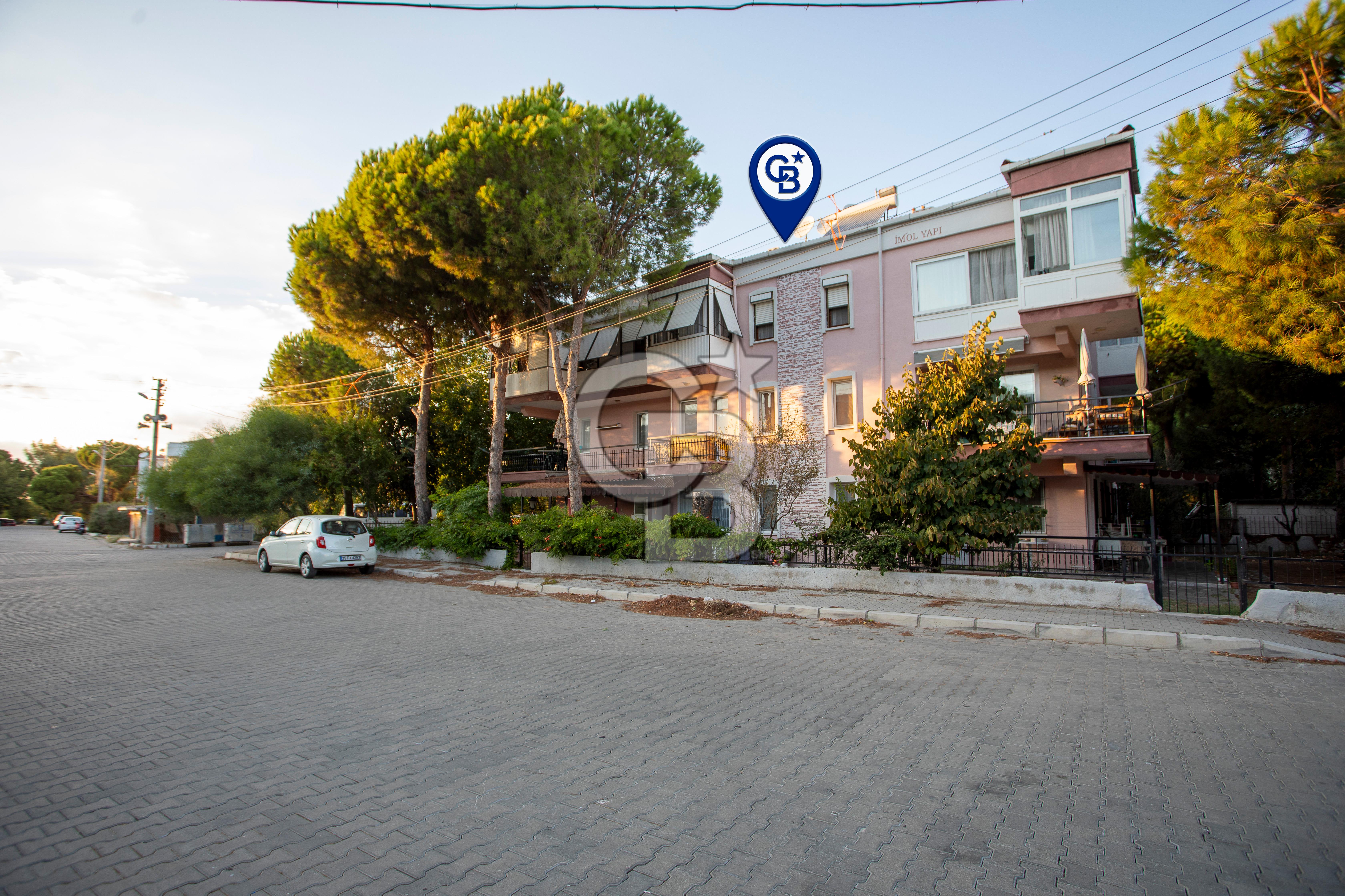 Foça Atatürk Mah. Satılık 2+1 Bahçe Katı Kapalı Mutfaklı Daire