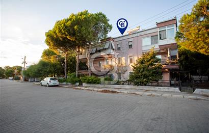 Foça Atatürk Mah. Satılık 2+1 Bahçe Katı Kapalı Mutfaklı Daire