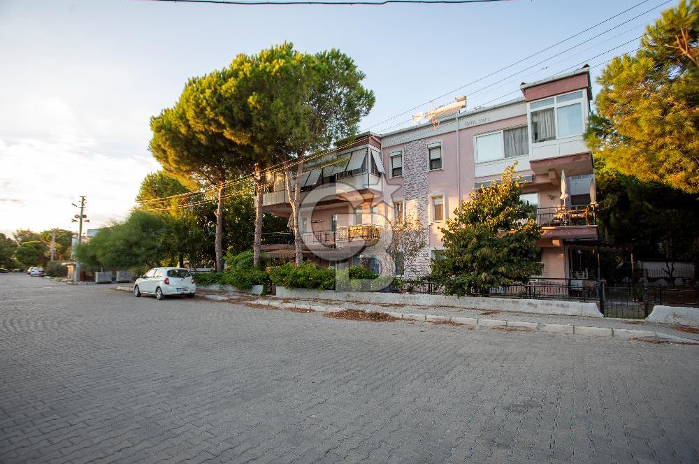 Foça Atatürk Mah. Satılık 2+1 Bahçe Katı Kapalı Mutfaklı Daire