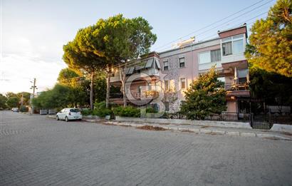 Foça Atatürk Mah. Satılık 2+1 Bahçe Katı Kapalı Mutfaklı Daire