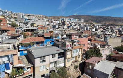 BAYRAKLI DA 2 KATLI 2 DAİRELİ TADİLATLI 146 M2 ARSA İÇERİSİNDE MÜSTAKİL EV 