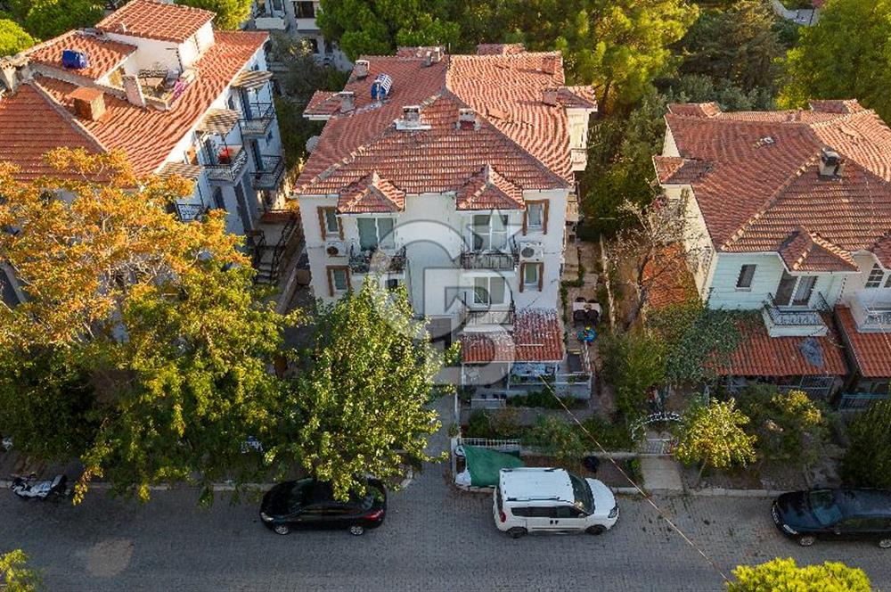 Foça Atatürk Mah. Satılık 2+1 Bahçe Katı Daire