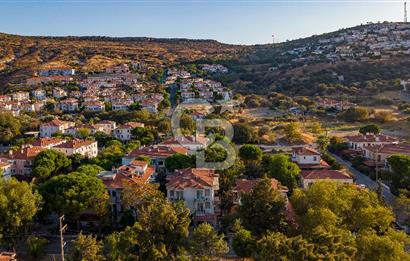 Foça Atatürk Mah. Satılık 2+1 Bahçe Katı Daire