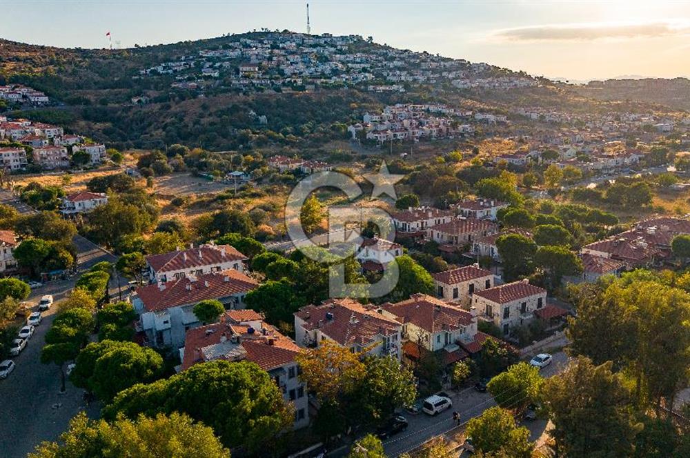 Foça Atatürk Mah. Satılık 2+1 Bahçe Katı Daire