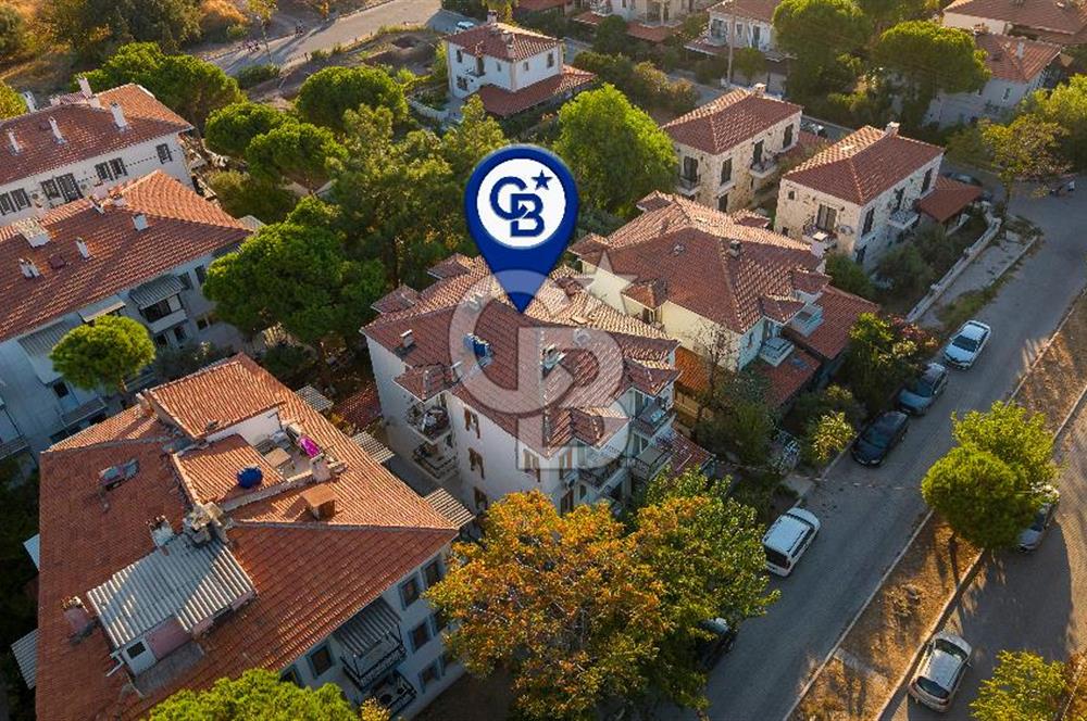 Foça Atatürk Mah. Satılık 2+1 Bahçe Katı Daire