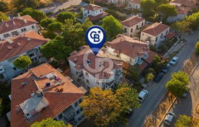 Foça Atatürk Mah. Satılık 2+1 Bahçe Katı Daire