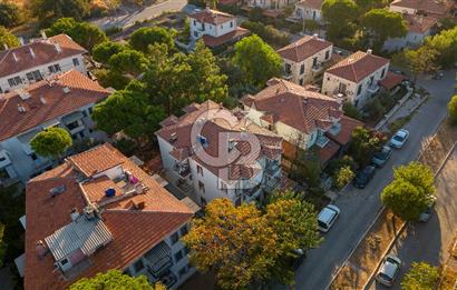 Foça Atatürk Mah. Satılık 2+1 Bahçe Katı Daire