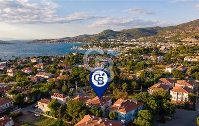 Foça Atatürk Mah. Satılık 2+1 Bahçe Katı Daire