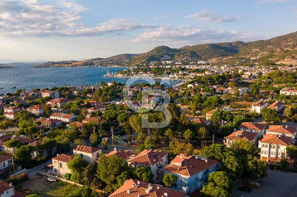 Foça Atatürk Mah. Satılık 2+1 Bahçe Katı Daire