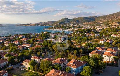 Foça Atatürk Mah. Satılık 2+1 Bahçe Katı Daire