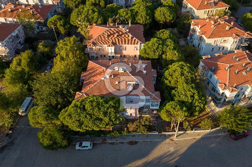 Foça Atatürk Mah. Satılık 2+1 Bahçe Katı Kapalı Mutfaklı Daire