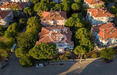 Foça Atatürk Mah. Satılık 2+1 Bahçe Katı Kapalı Mutfaklı Daire
