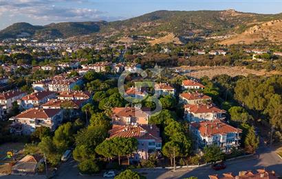 Foça Atatürk Mah. Satılık 2+1 Bahçe Katı Kapalı Mutfaklı Daire