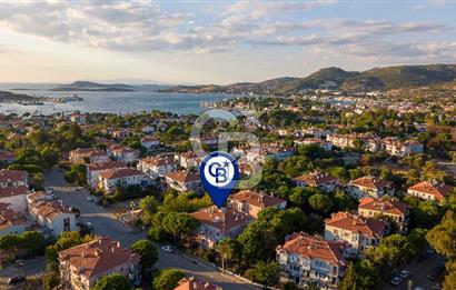 Foça Atatürk Mah. Satılık 2+1 Bahçe Katı Kapalı Mutfaklı Daire