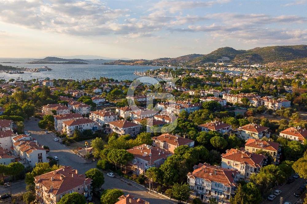 Foça Atatürk Mah. Satılık 2+1 Bahçe Katı Kapalı Mutfaklı Daire