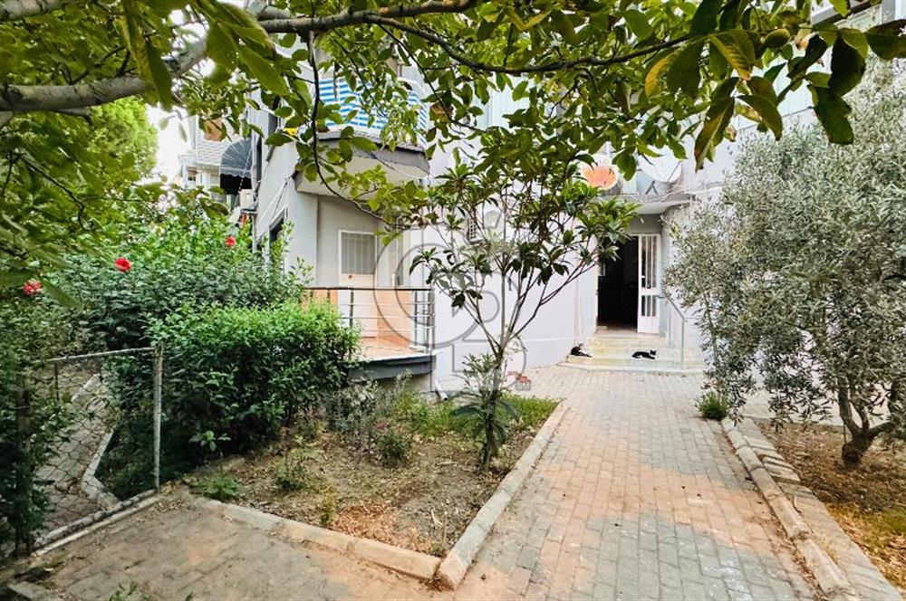Foça Atatürk Mah. Kiralık 3+1 Eşyalı Bahçe Katı Daire
