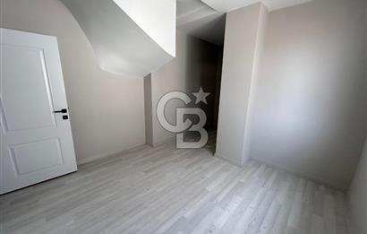 CADDE ÜZERİNDE OTOPARKLI 3+1 ÜST DUBLEKS DAİRE