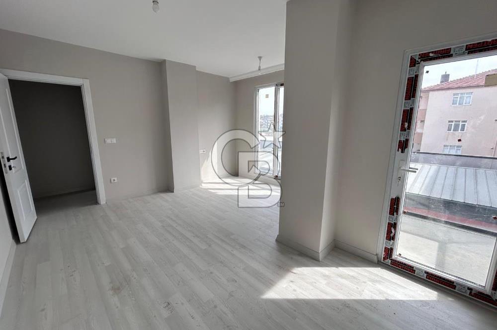 CADDE ÜZERİNDE SIFIR OTOPARKLI 2+1 ARA KAT DAİRE