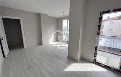 CADDE ÜZERİNDE SIFIR OTOPARKLI 2+1 ARA KAT DAİRE