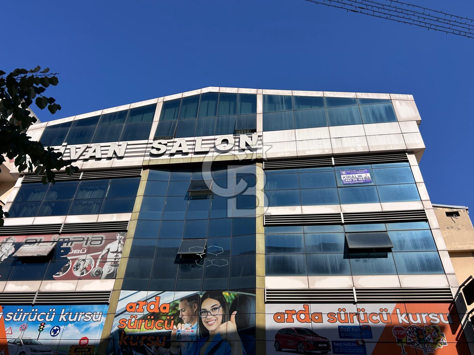 YENİDOĞAN MERKEZDE KİRALIK PLAZA KATI