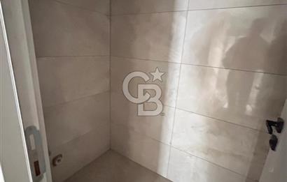 SIFIR KAPALI OTOPARKLI CADDE ÜZERİ ARA KAT 2+1 DAİRE