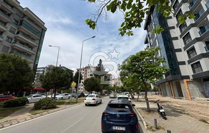 İzmir Bayraklı'da Cadde Üzeri Köşe Geniş 3+1 Satılık Daire