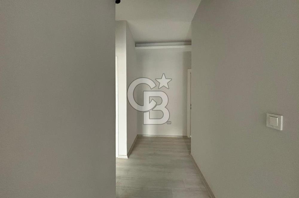 İzmir Bayraklı'da Cadde Üzeri Köşe Geniş 3+1 Satılık Daire
