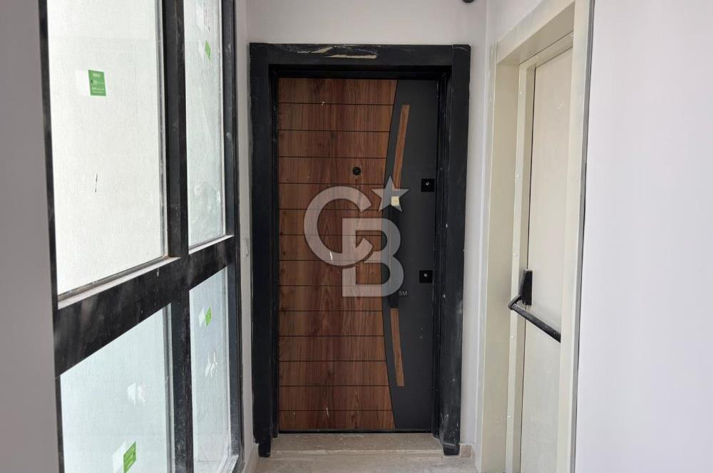 İzmir Bayraklı'da Cadde Üzeri Köşe Geniş 3+1 Satılık Daire
