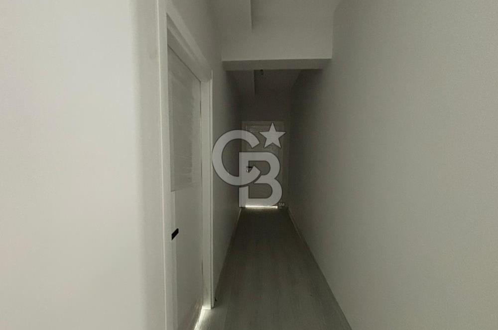 İzmir Bayraklı'da Cadde Üzeri Köşe Geniş 3+1 Satılık Daire
