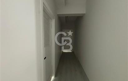 İzmir Bayraklı'da Cadde Üzeri Köşe Geniş 3+1 Satılık Daire