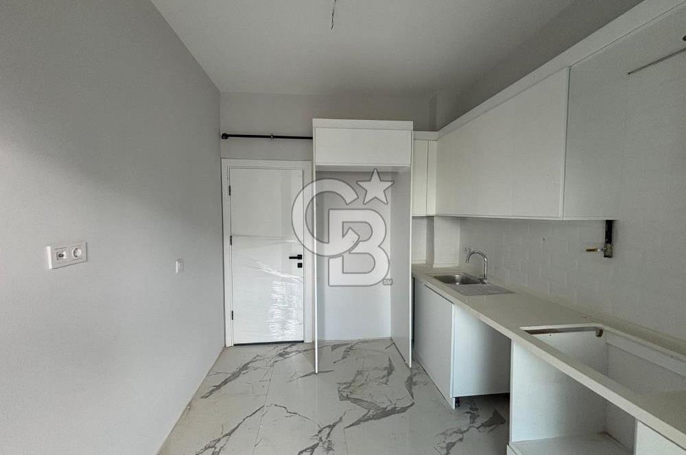 İzmir Bayraklı'da Cadde Üzeri Köşe Geniş 3+1 Satılık Daire