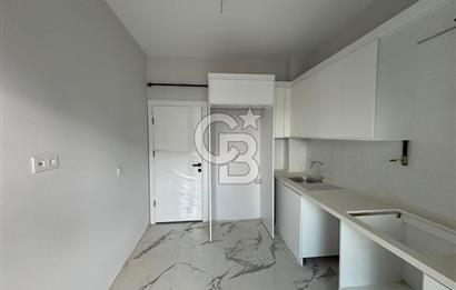 İzmir Bayraklı'da Cadde Üzeri Köşe Geniş 3+1 Satılık Daire
