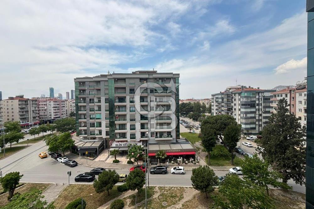 İzmir Bayraklı'da Cadde Üzeri Köşe Geniş 3+1 Satılık Daire