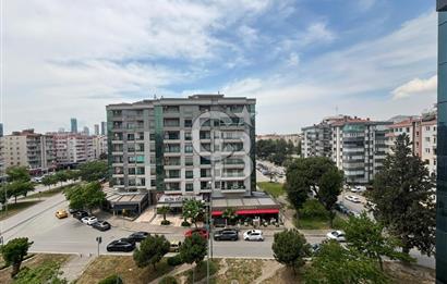 İzmir Bayraklı'da Cadde Üzeri Köşe Geniş 3+1 Satılık Daire