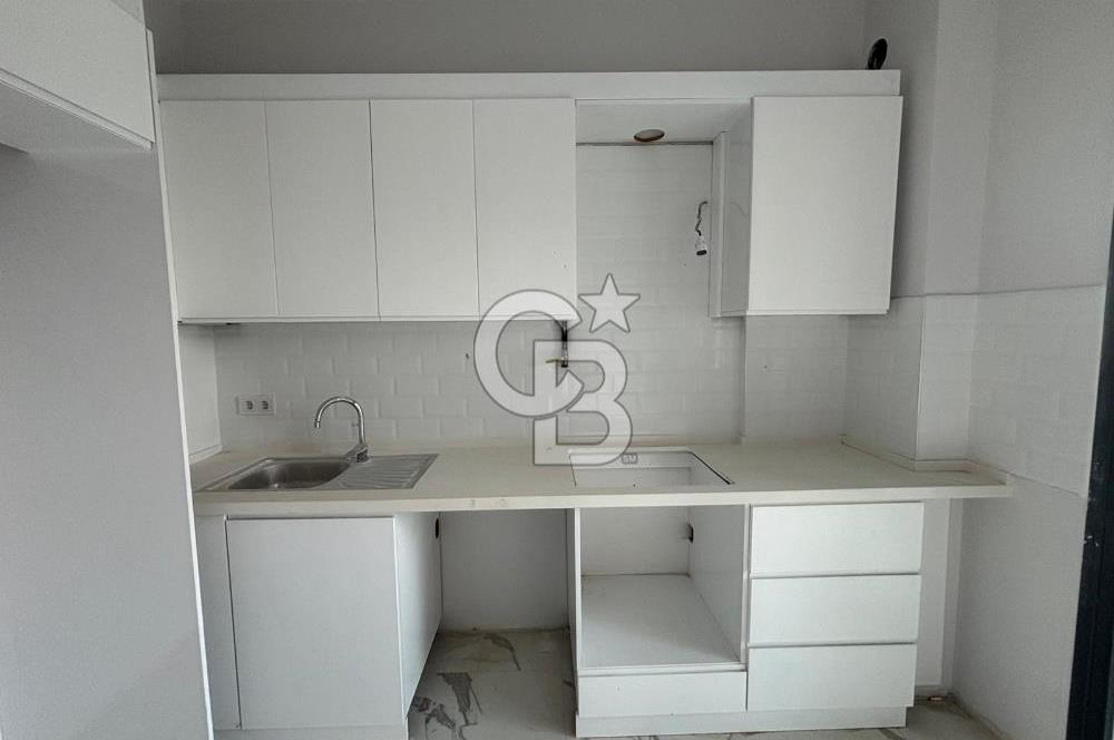 İzmir Bayraklı'da Cadde Üzeri Köşe Geniş 3+1 Satılık Daire